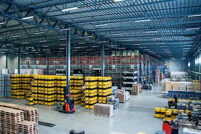 Logistiklösningar för kunder hos Simon Edström